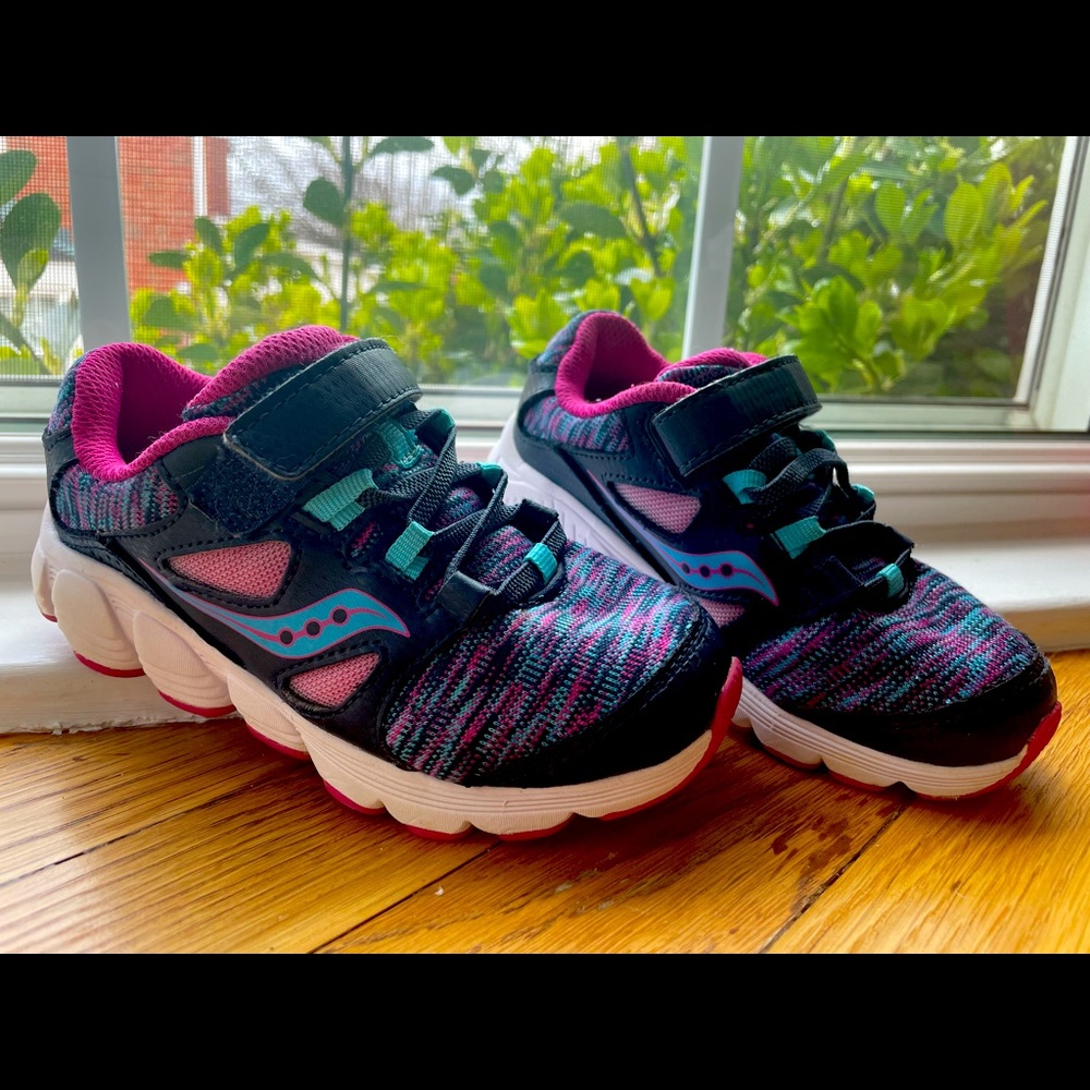 Saucony Little Girls Navy and Pink Shoes EUC Size 11W